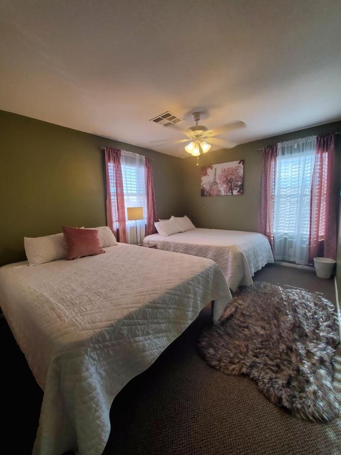 Grand Home With Pool Holiday home Las Vegas