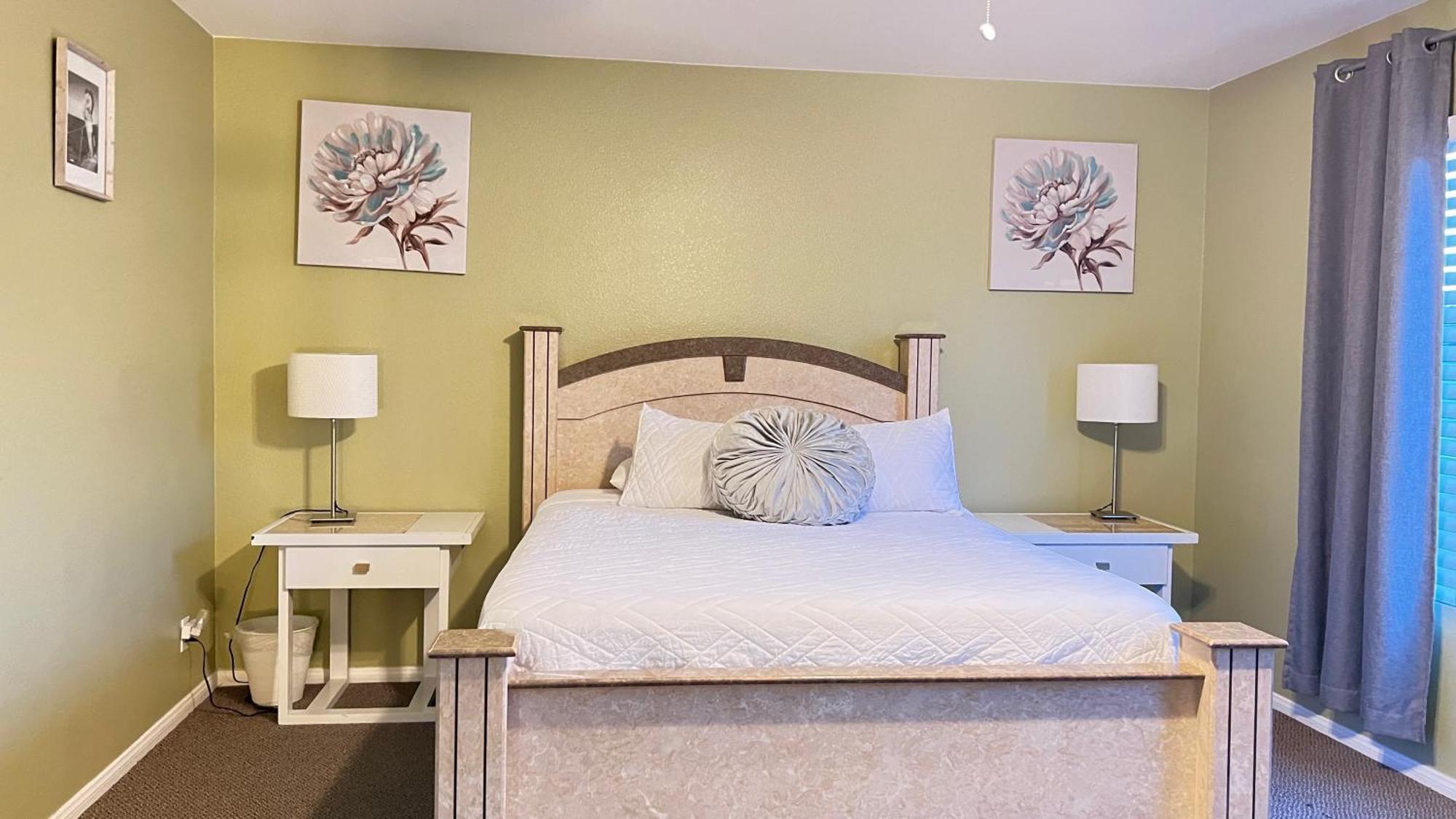 Grand Sleeps 16ppl Holiday home